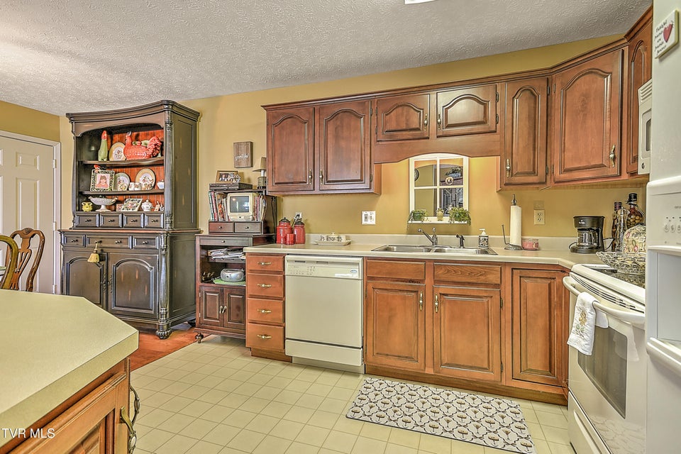 Photo #12: 713 Teasel Drive