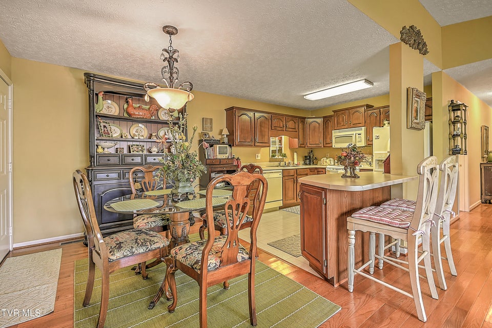 Photo #22: 713 Teasel Drive
