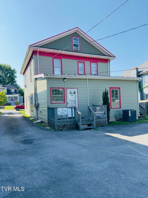 Photo #3: 402 Unaka Avenue