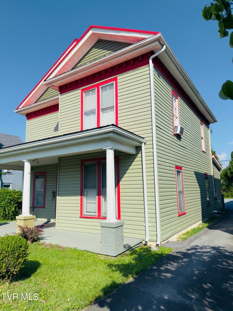Photo #2: 402 Unaka Avenue