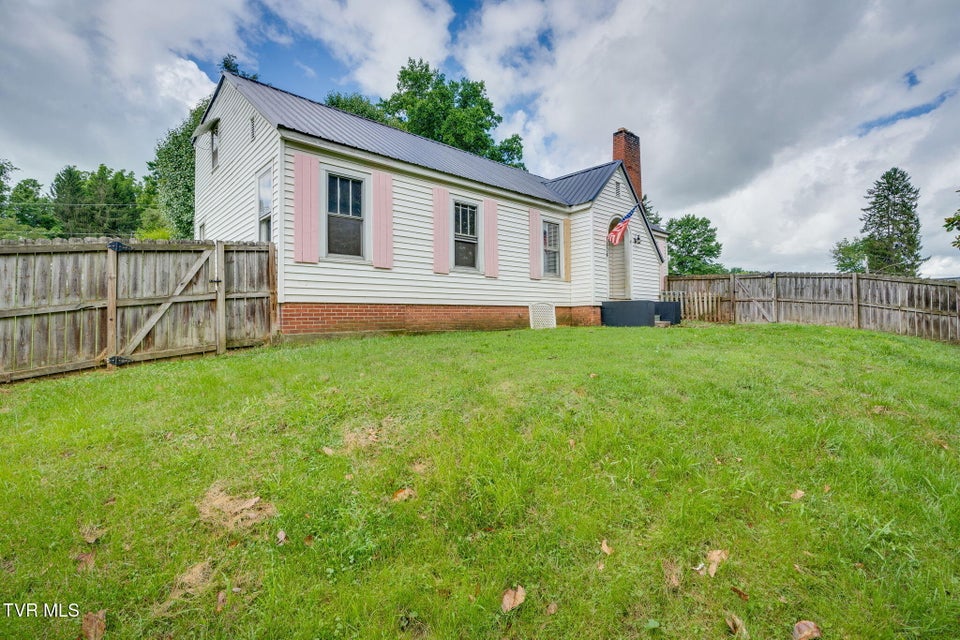 Photo #3: 604 Parkway Boulevard