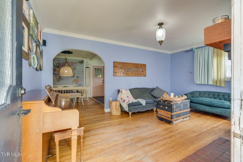 Photo #4: 604 Parkway Boulevard