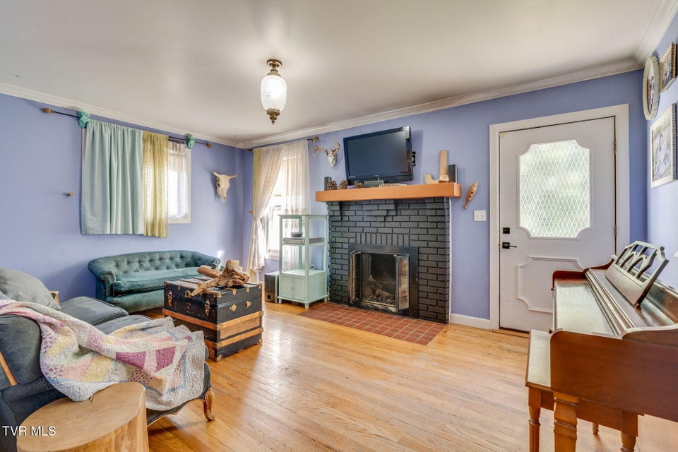 Photo #5: 604 Parkway Boulevard