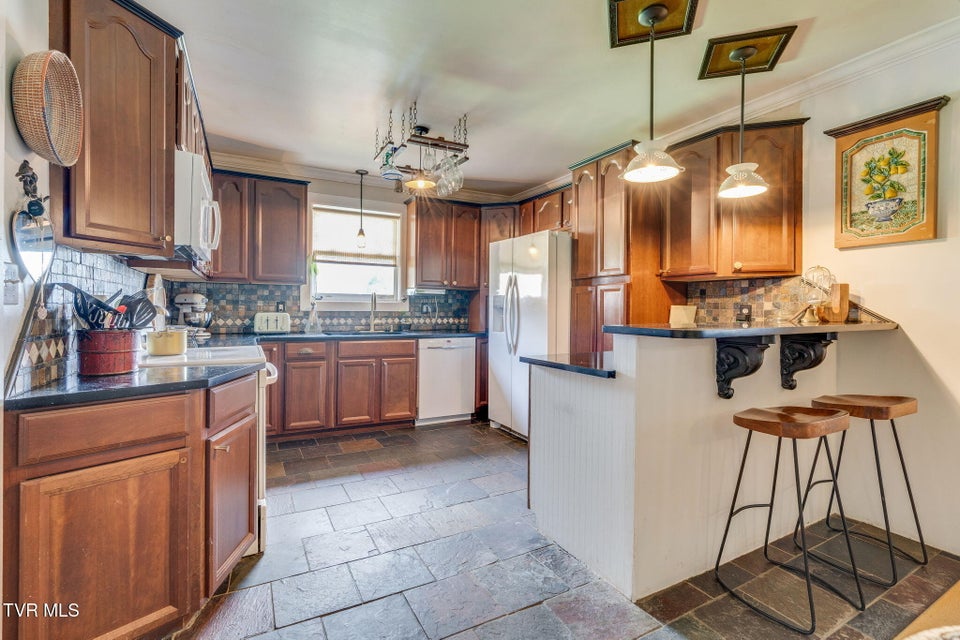 Photo #9: 604 Parkway Boulevard