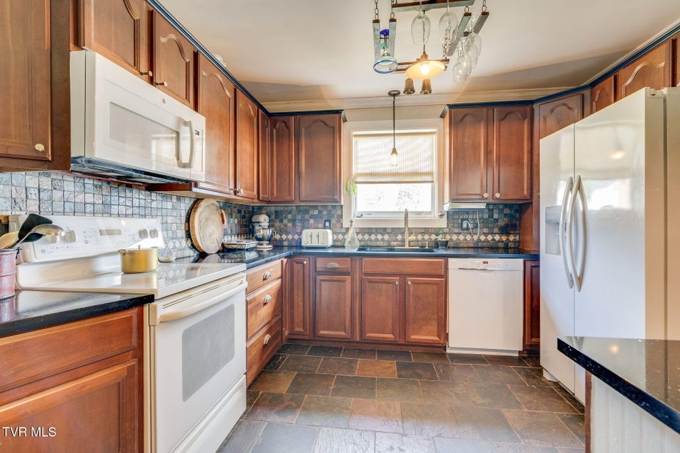 Photo #11: 604 Parkway Boulevard