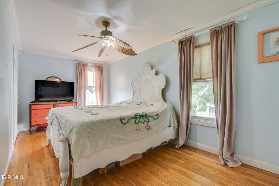 Photo #14: 604 Parkway Boulevard
