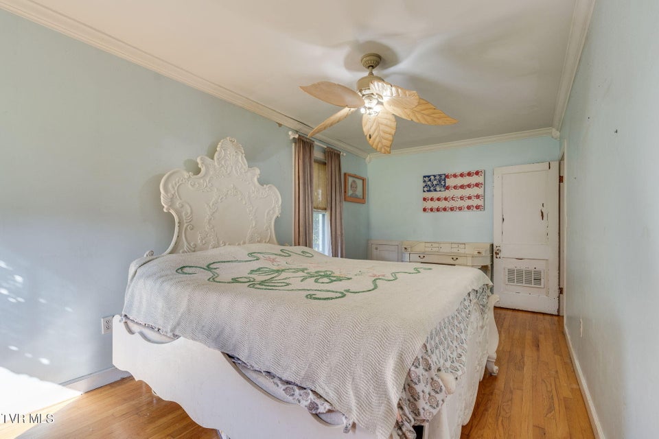 Photo #15: 604 Parkway Boulevard
