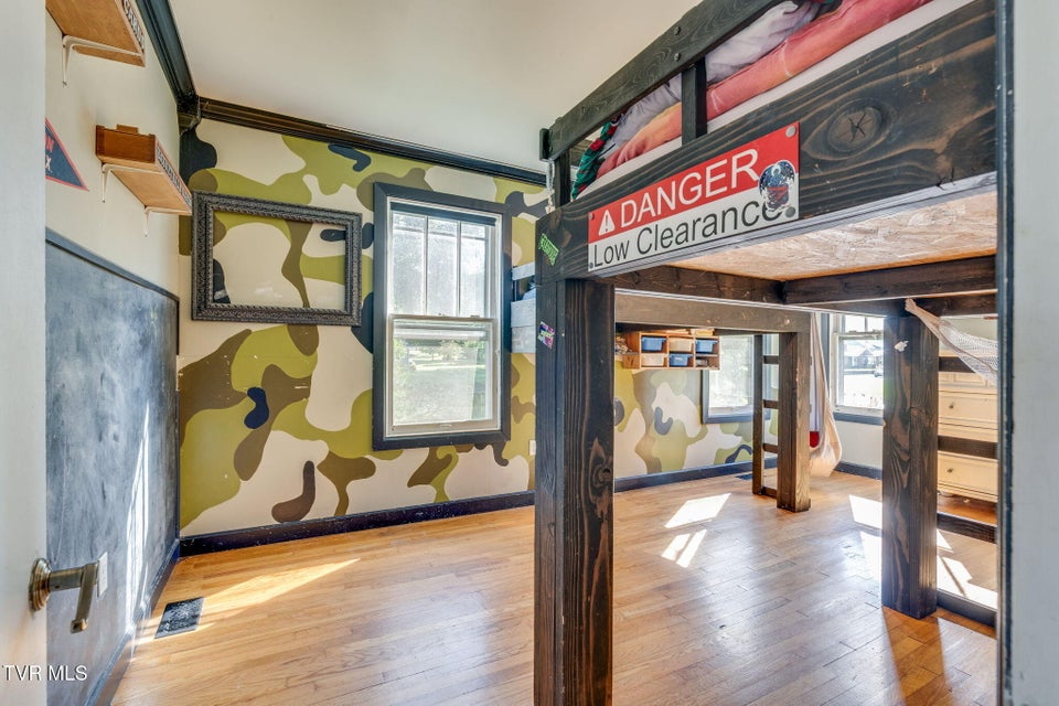 Photo #17: 604 Parkway Boulevard