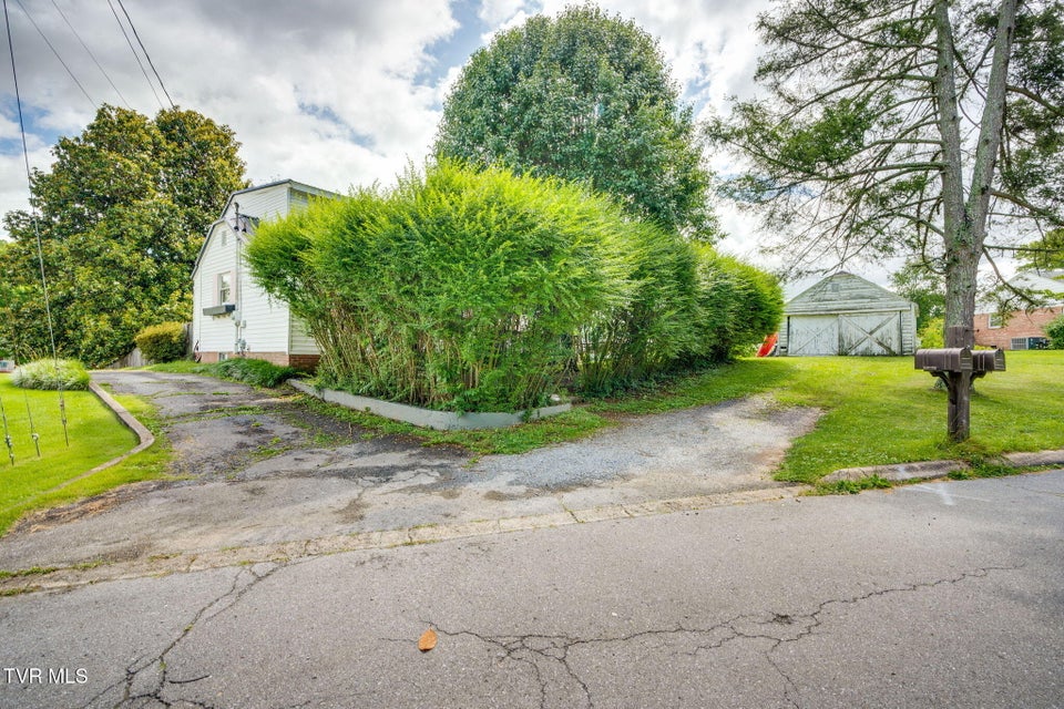 Photo #31: 604 Parkway Boulevard