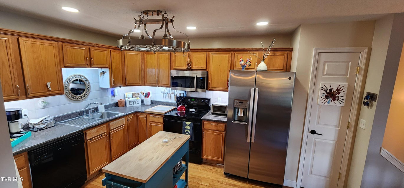 Photo #5: 312 Old Franklin Place