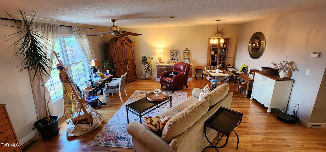 Photo #6: 312 Old Franklin Place