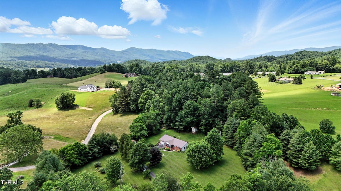 Photo #42: 1037 Swift Hollow Road
