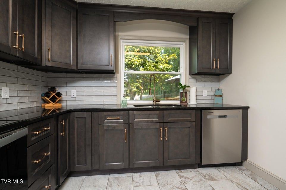 Photo #16: 101 Ridgewood Drive