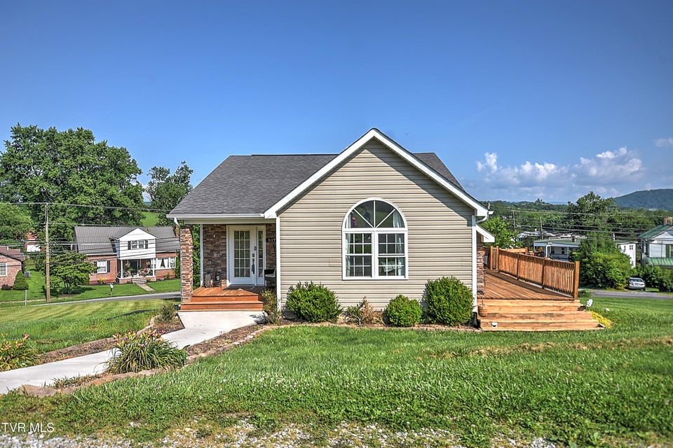 Photo #2: 517 Glade Street