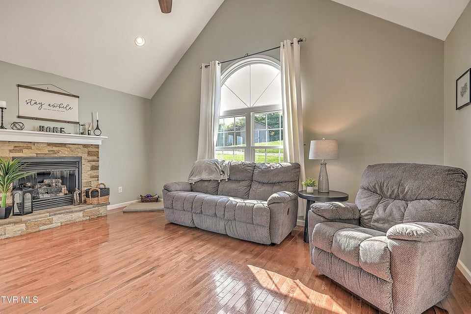 Photo #8: 517 Glade Street