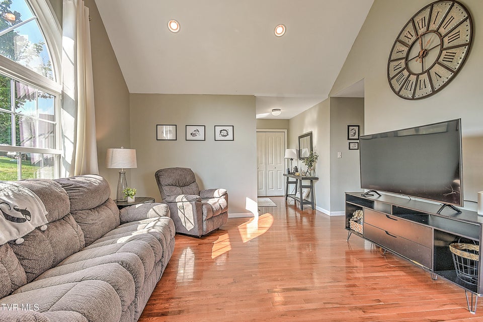 Photo #10: 517 Glade Street