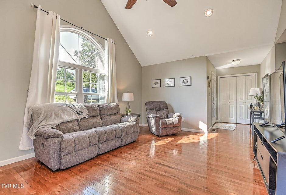 Photo #11: 517 Glade Street