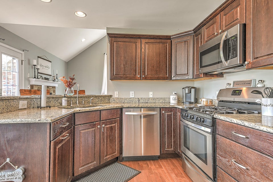 Photo #13: 517 Glade Street