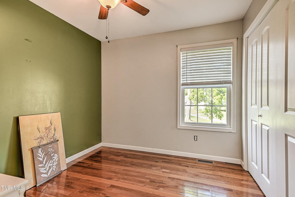 Photo #20: 517 Glade Street