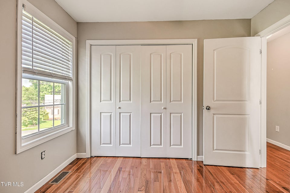Photo #21: 517 Glade Street