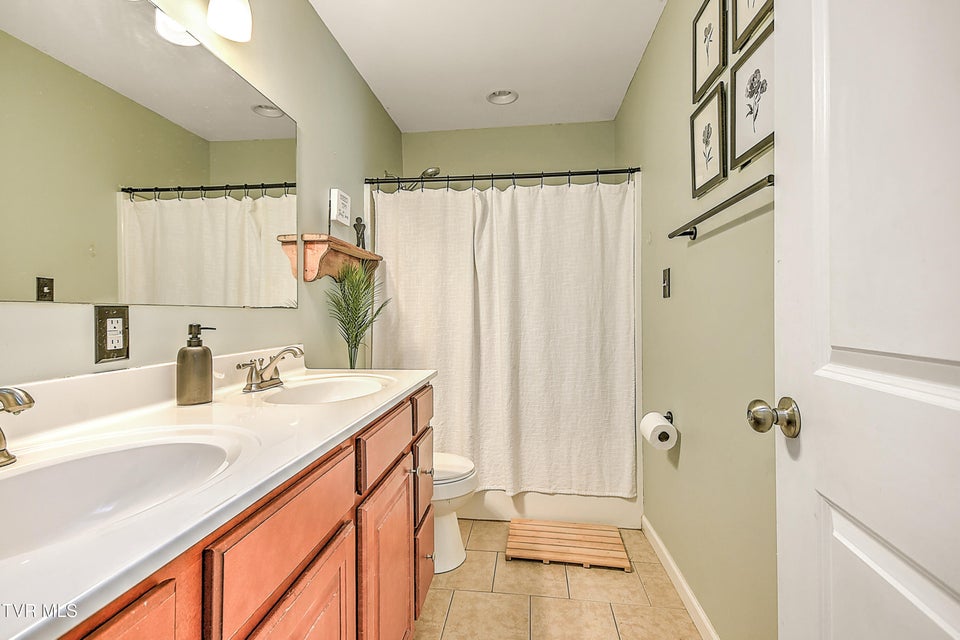 Photo #25: 517 Glade Street