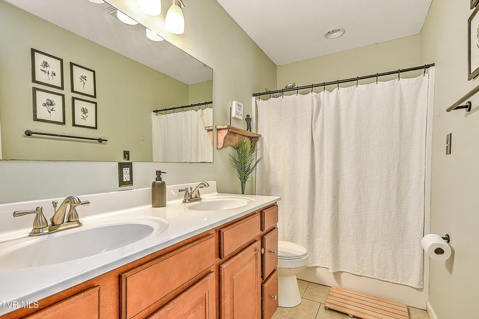 Photo #26: 517 Glade Street