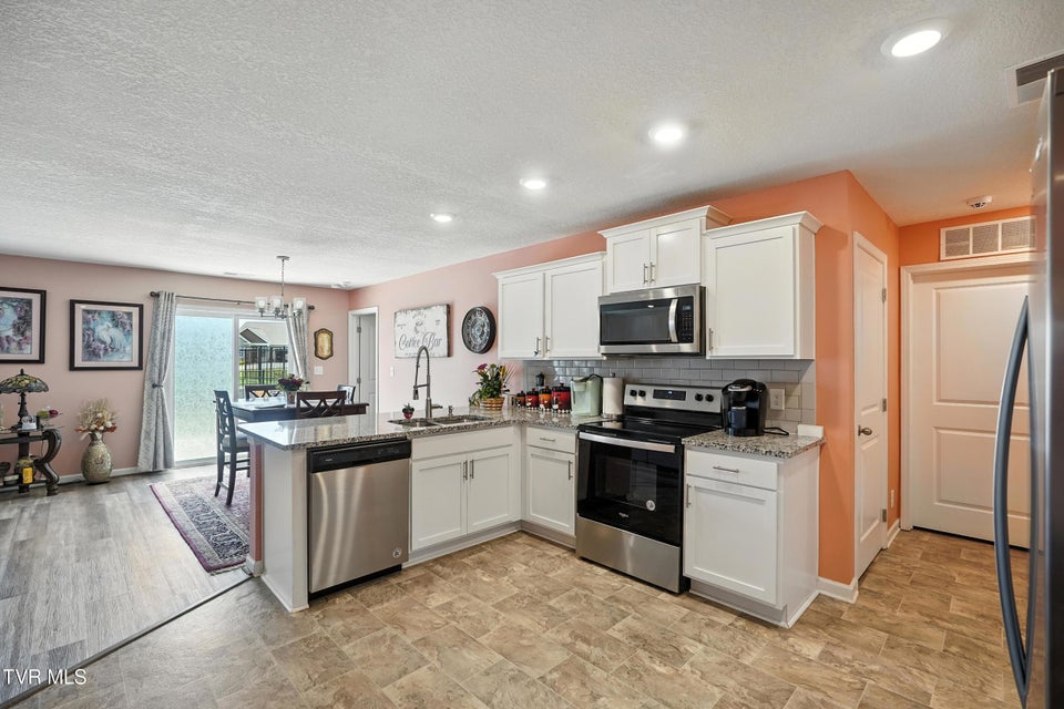 Photo #10: 3145 Phillips Way