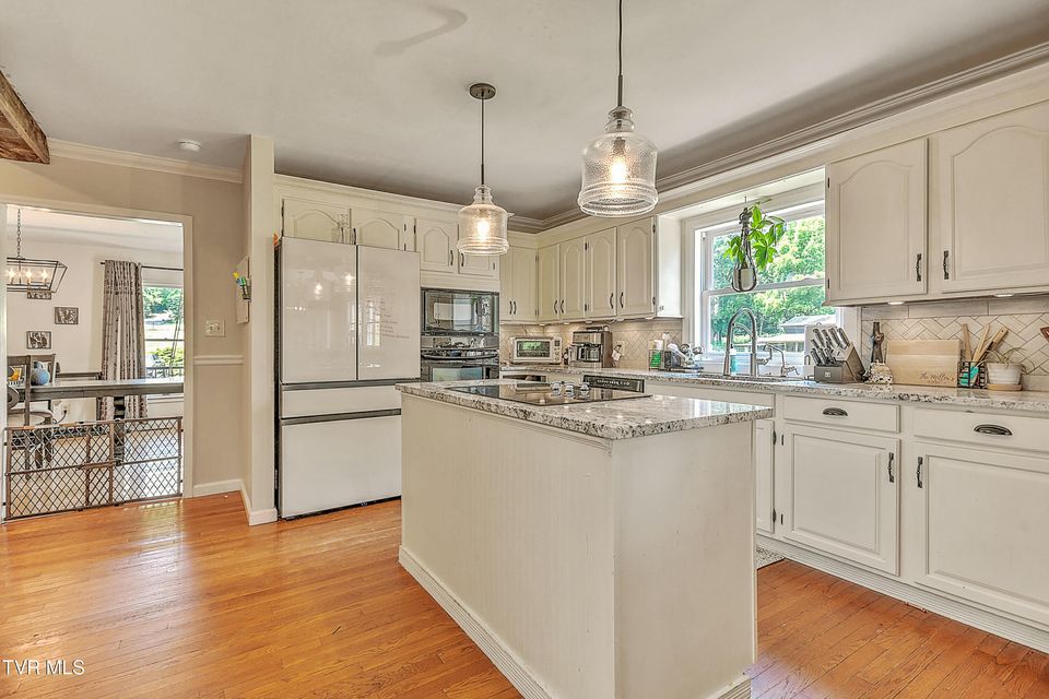 Photo #12: 22643 Twin Oaks Road
