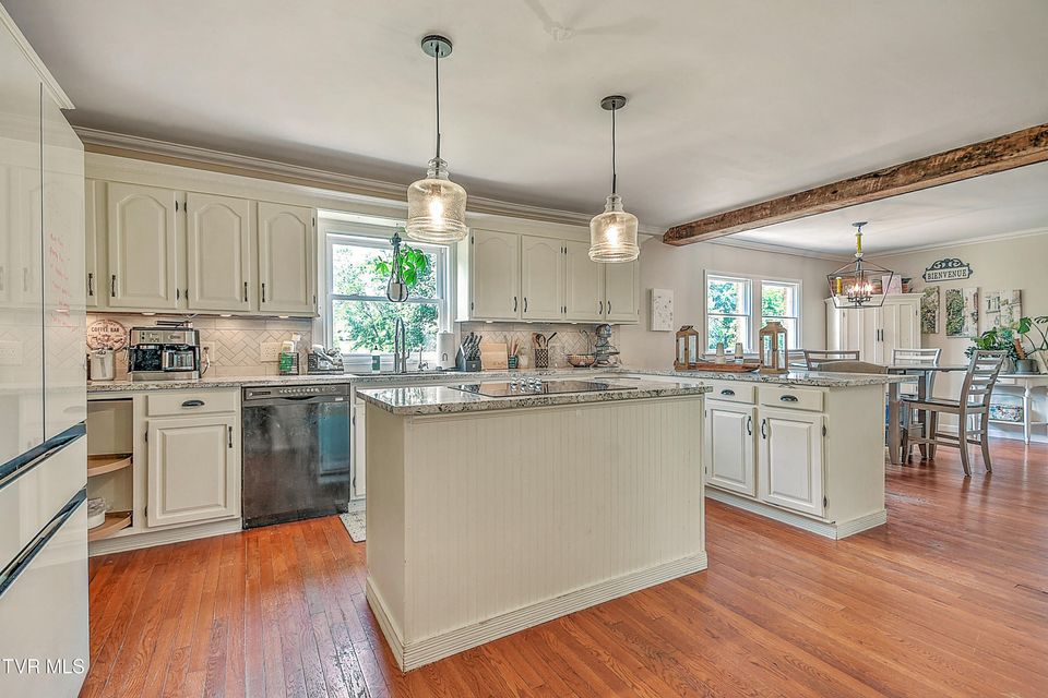 Photo #16: 22643 Twin Oaks Road