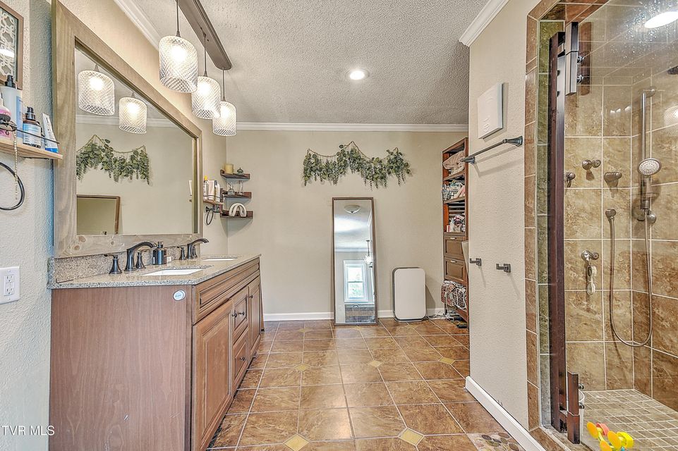Photo #32: 22643 Twin Oaks Road