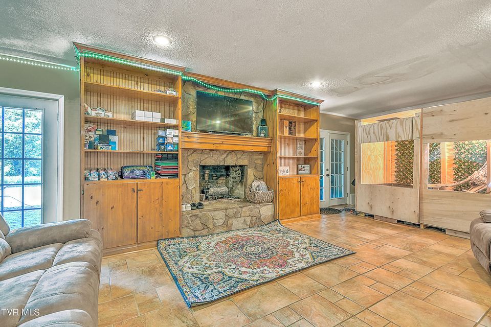 Photo #52: 22643 Twin Oaks Road