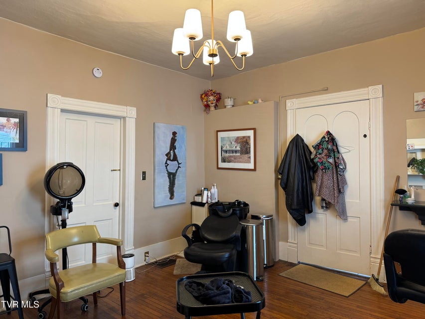 Photo #7: 402 Unaka Avenue