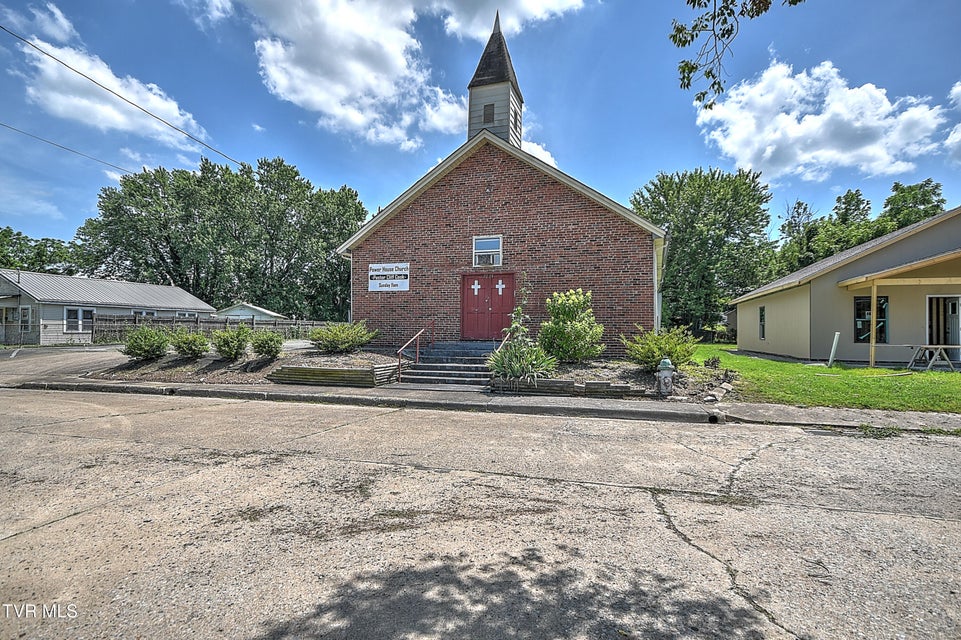 Photo #2: 2225 Ashwood Avenue