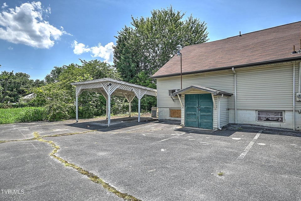 Photo #10: 2225 Ashwood Avenue