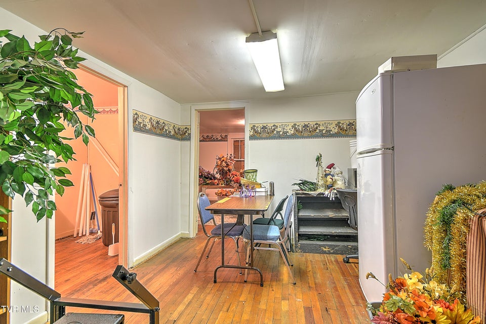 Photo #32: 2225 Ashwood Avenue