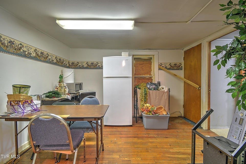 Photo #33: 2225 Ashwood Avenue