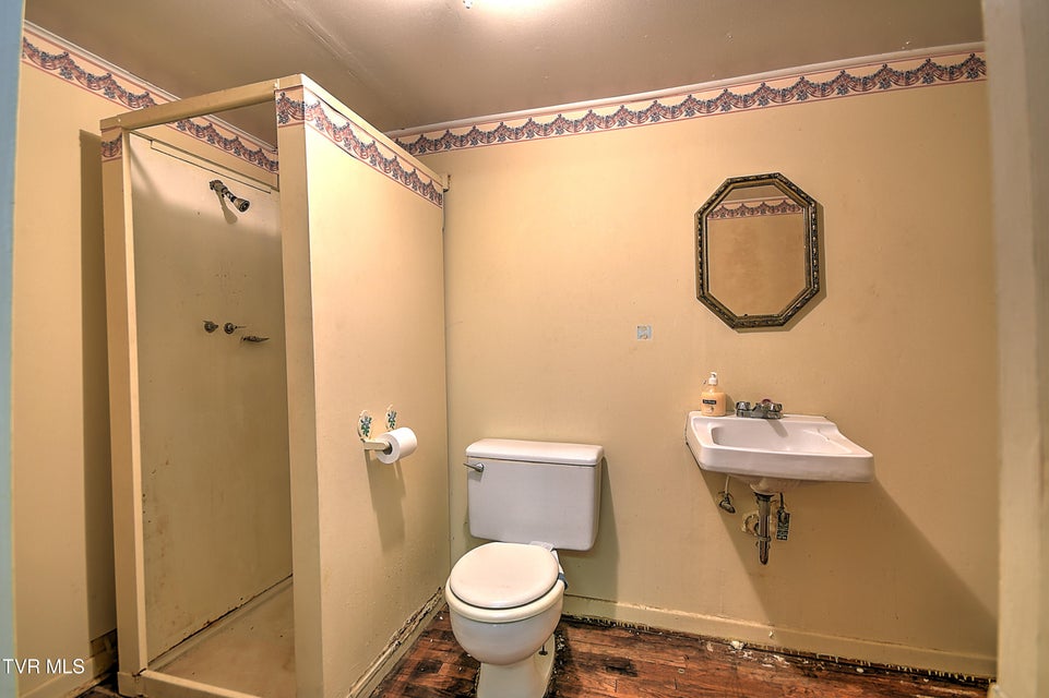 Photo #34: 2225 Ashwood Avenue