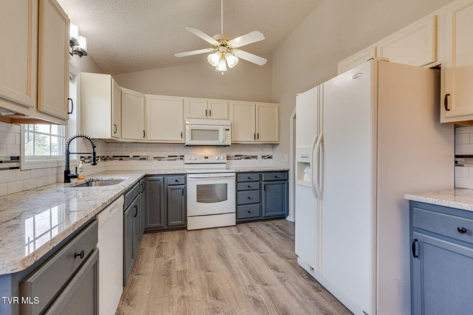 Photo #9: 3305 Mayfield Drive