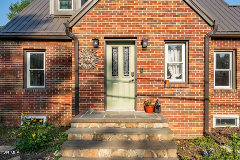 Photo #3: 461 Shady Avenue