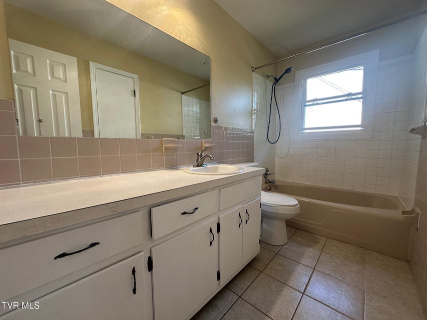 Photo #16: 629 Jackson Street