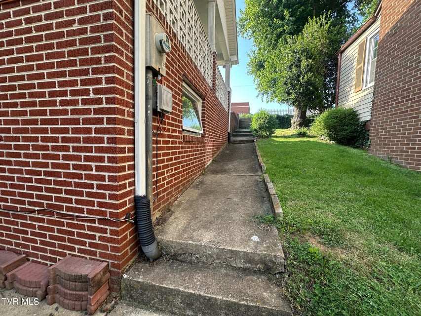 Photo #39: 629 Jackson Street
