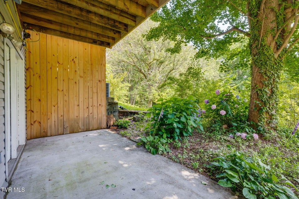 Photo #25: 811 Fain Avenue