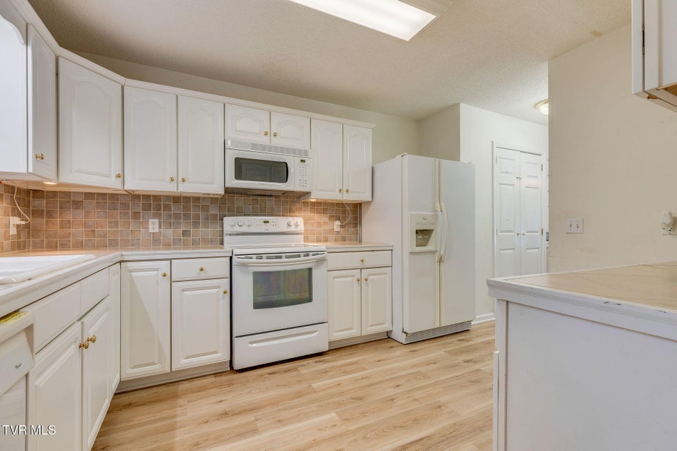 Photo #8: 811 Fain Avenue