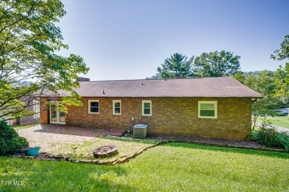 Photo #32: 132 Lancaster Drive