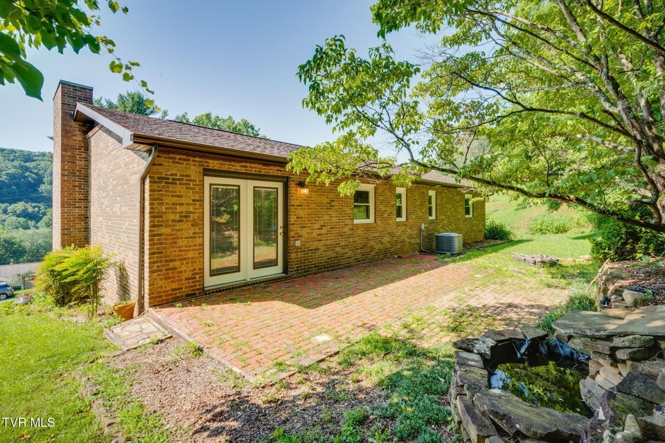 Photo #34: 132 Lancaster Drive
