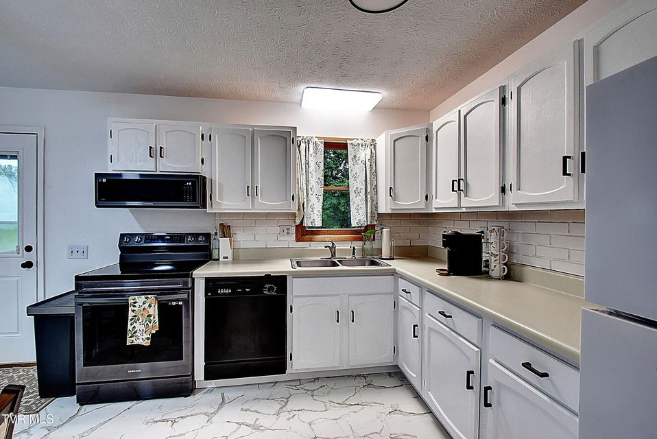 Photo #15: 220 Tallman Drive