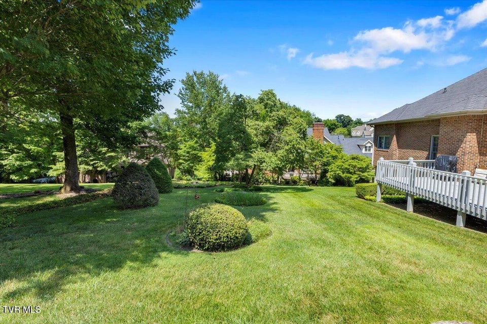 Photo #6: 202 Woodbriar Drive
