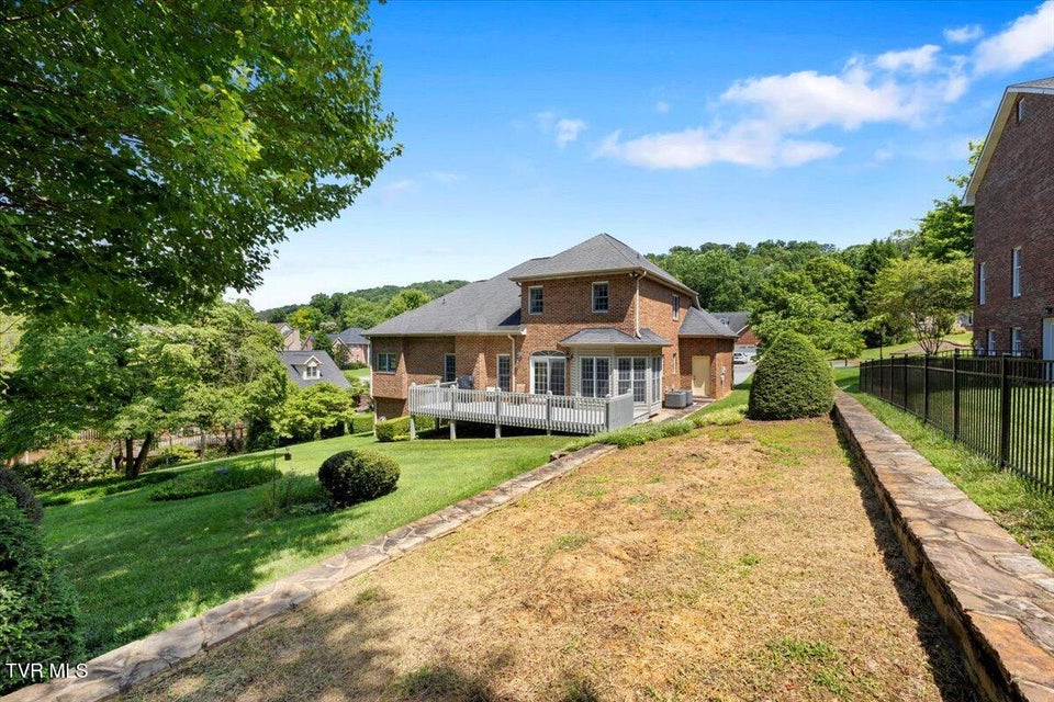 Photo #9: 202 Woodbriar Drive