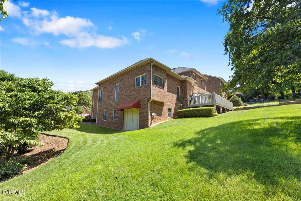 Photo #4: 202 Woodbriar Drive