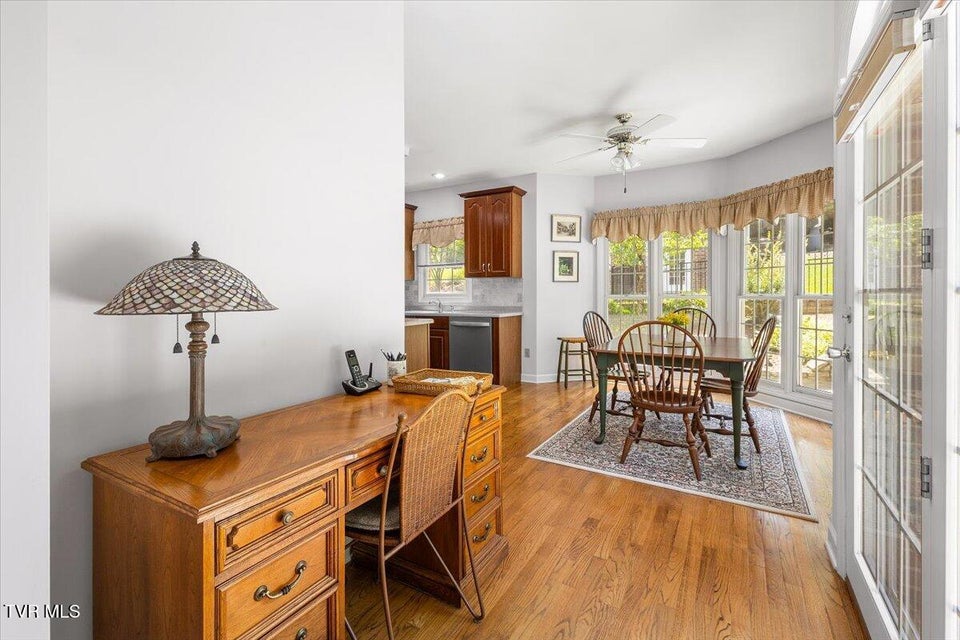 Photo #27: 202 Woodbriar Drive